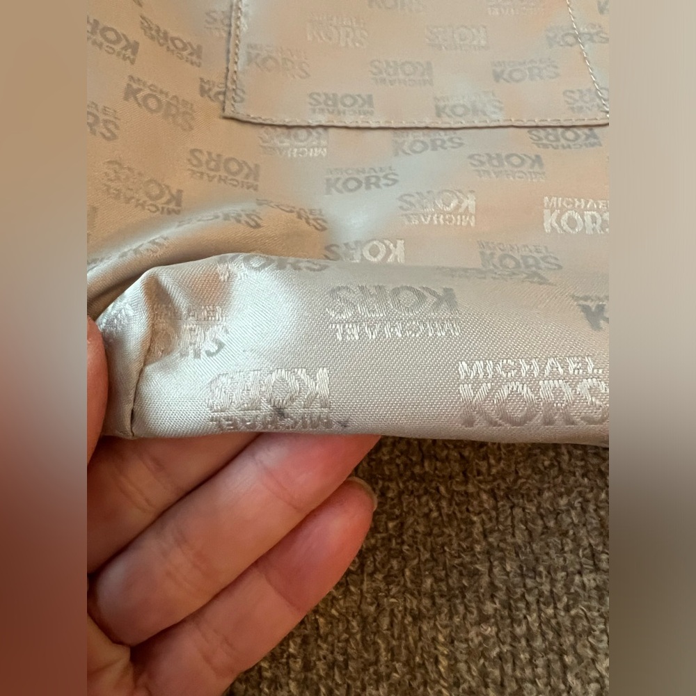 Michael Kors Leather Bag w/ gold accents - Picture 14 of 16